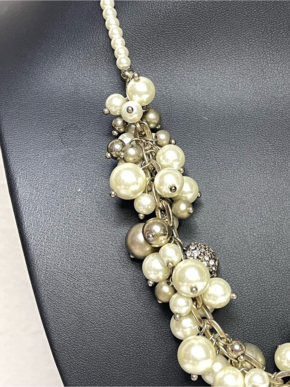 LOFT Clustered Pearl Necklace in Cream and Gold-Tone - Picture 3 of 9